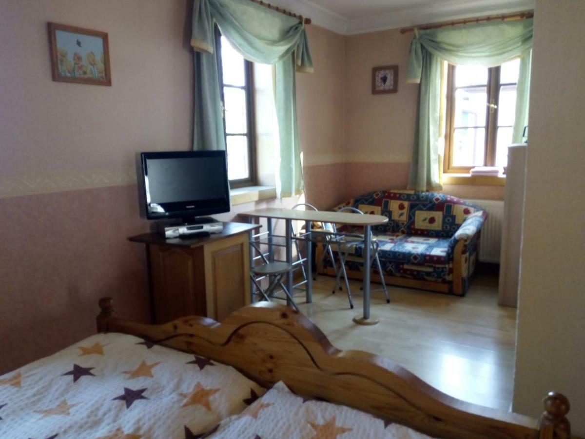 Отель Restaurant A Pension Sorrento Нови-Бор Экстерьер фото